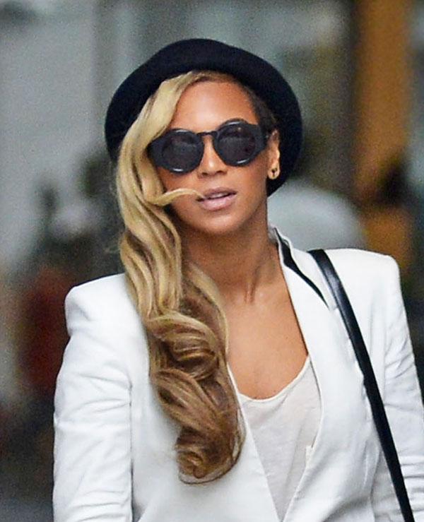 Tweet Repeat: Celebrities Go Crazy For Beyoncé's Amazing New Album!