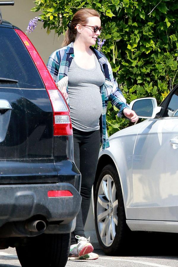 Leighton meester first look pregnant photos 05