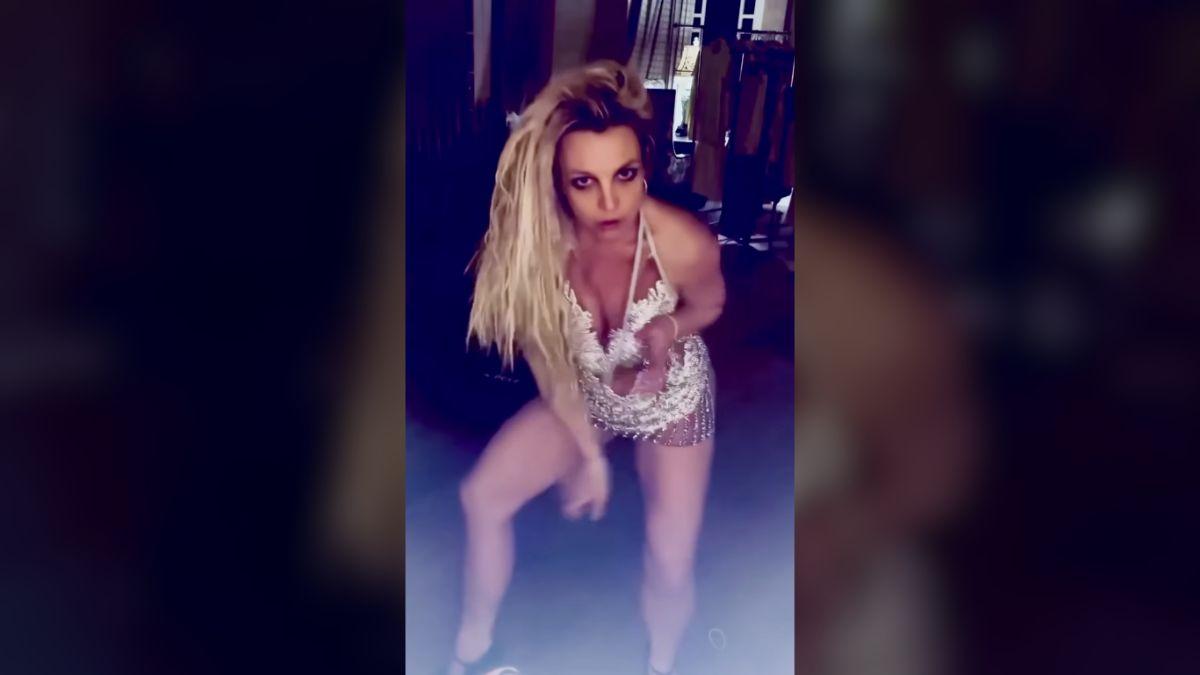 image of The singer paired the bold look with smoky eye makeup.