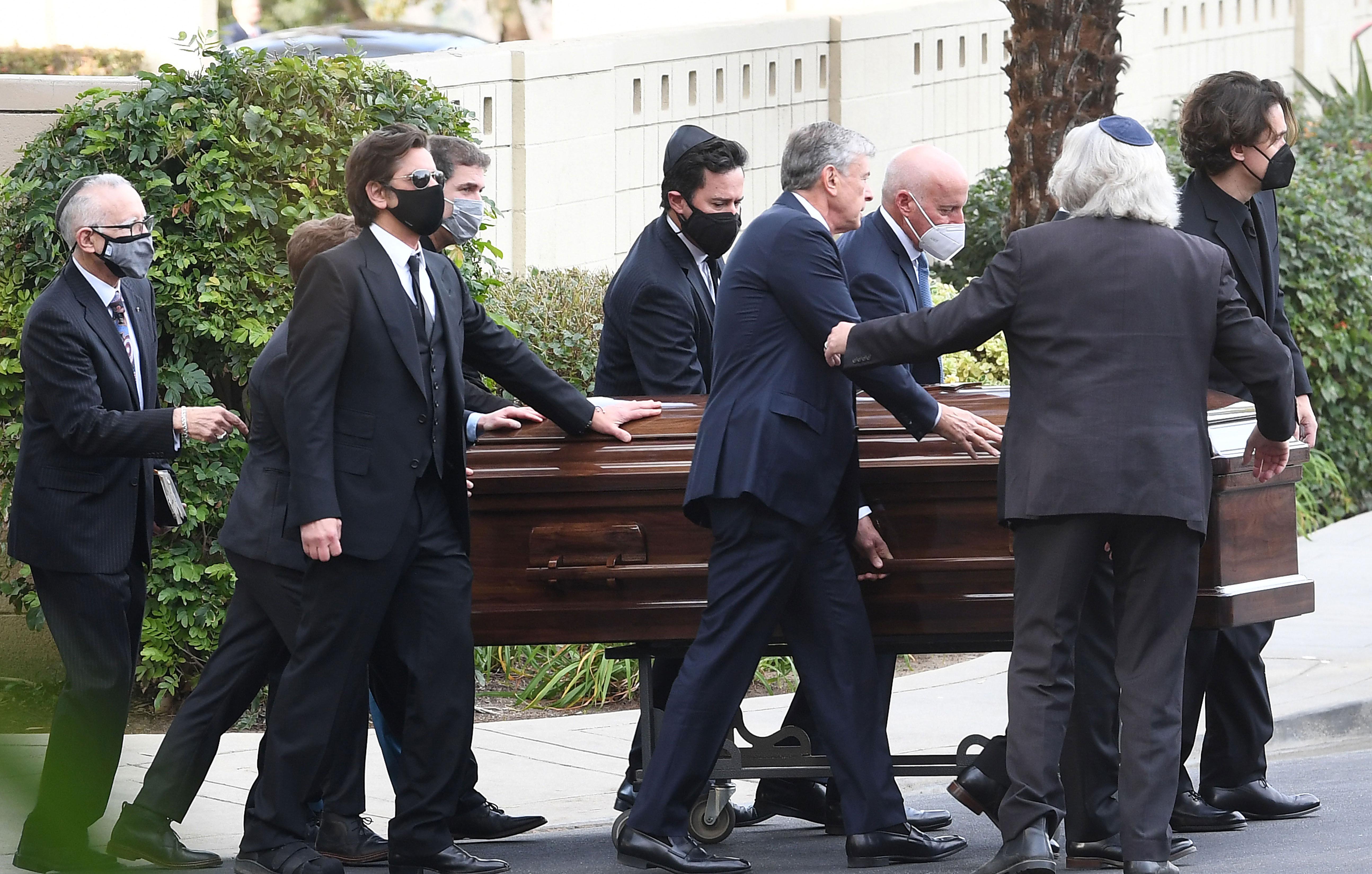 lori loughlin john stamos john mayer more bob sagets funeral