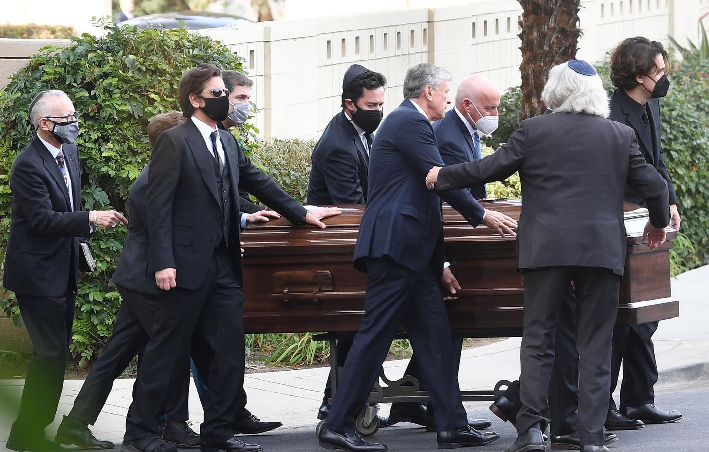 Bob Saget’s Costars, Loved Ones Attend Funeral, Photos