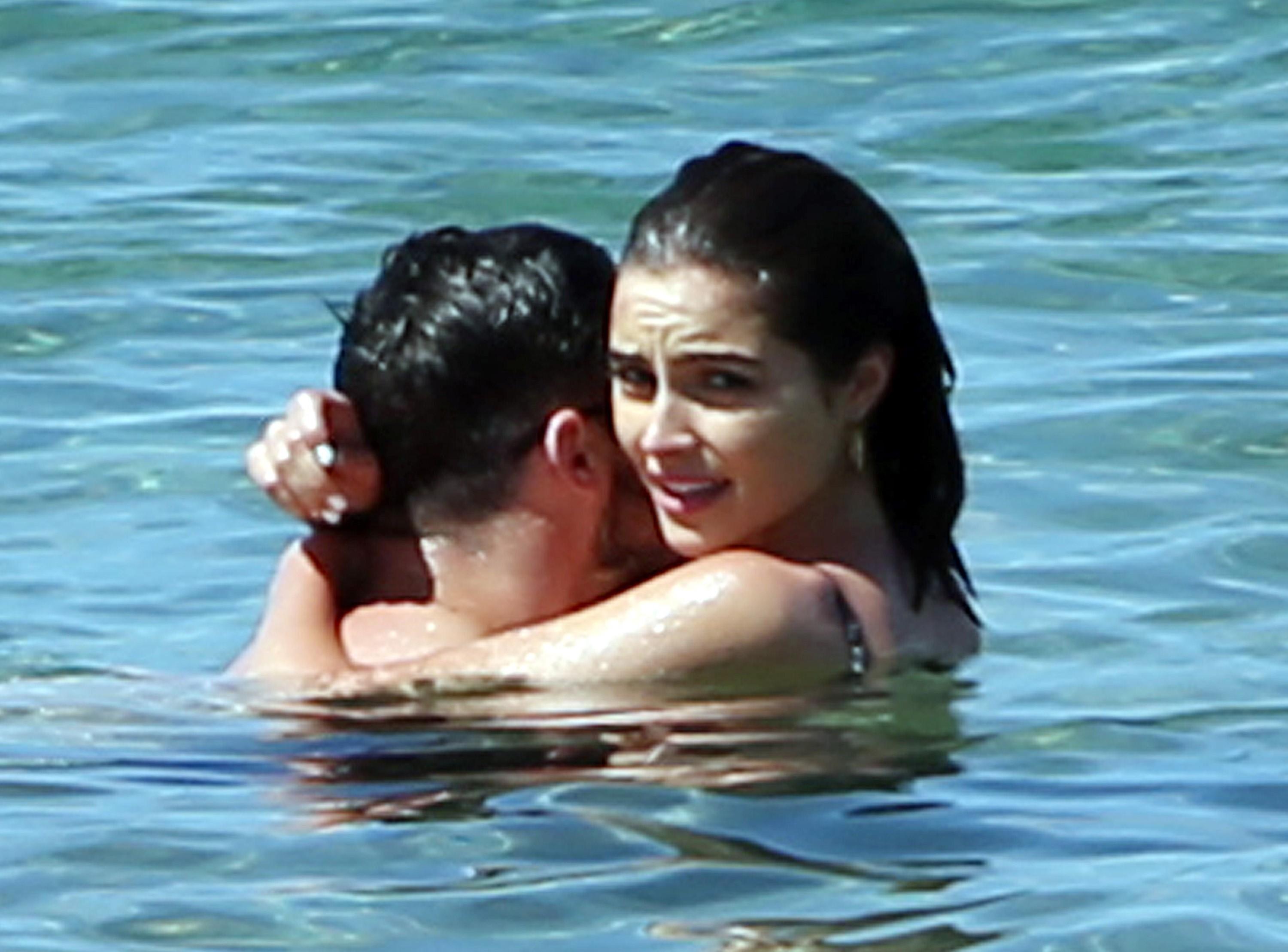 *PREMIUM EXCLUSIVE* Olivia Culpo and Danny Amendola cool off their hot bodies in Hawaii!P