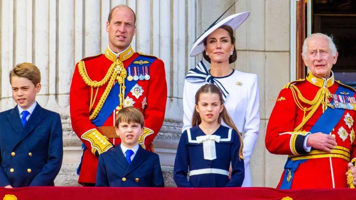 image of royal family