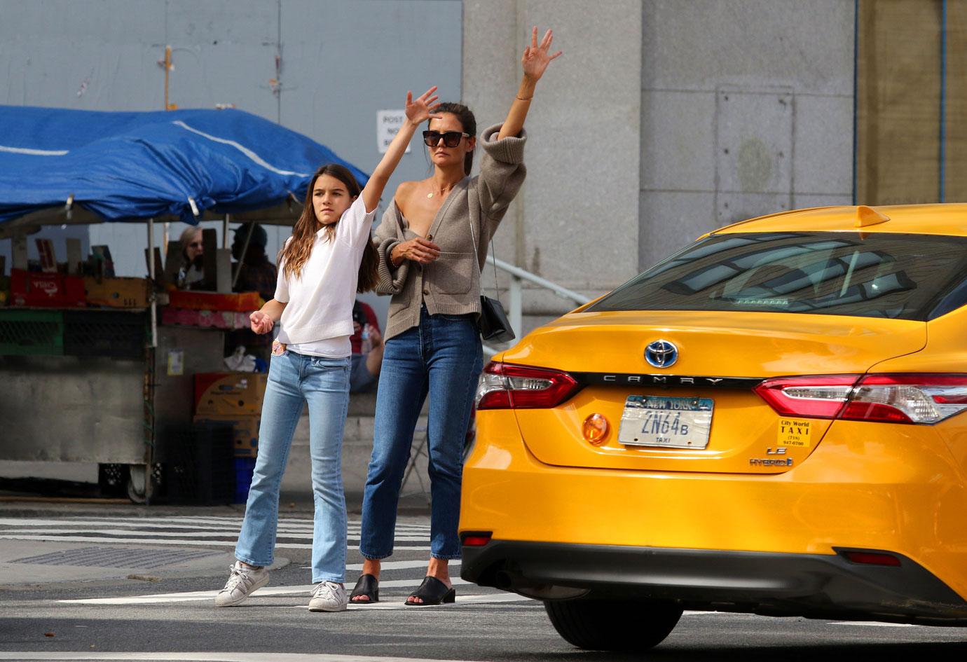 Katie Holmes Shows Skin Daughter Suri Outing NYC