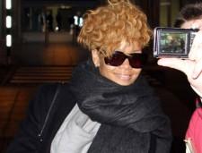 2010__01__Rihanna_London_Jan22_88 225×171.jpg
