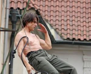 2010__11__Tom_Cruise_Nov1 300×245.jpg