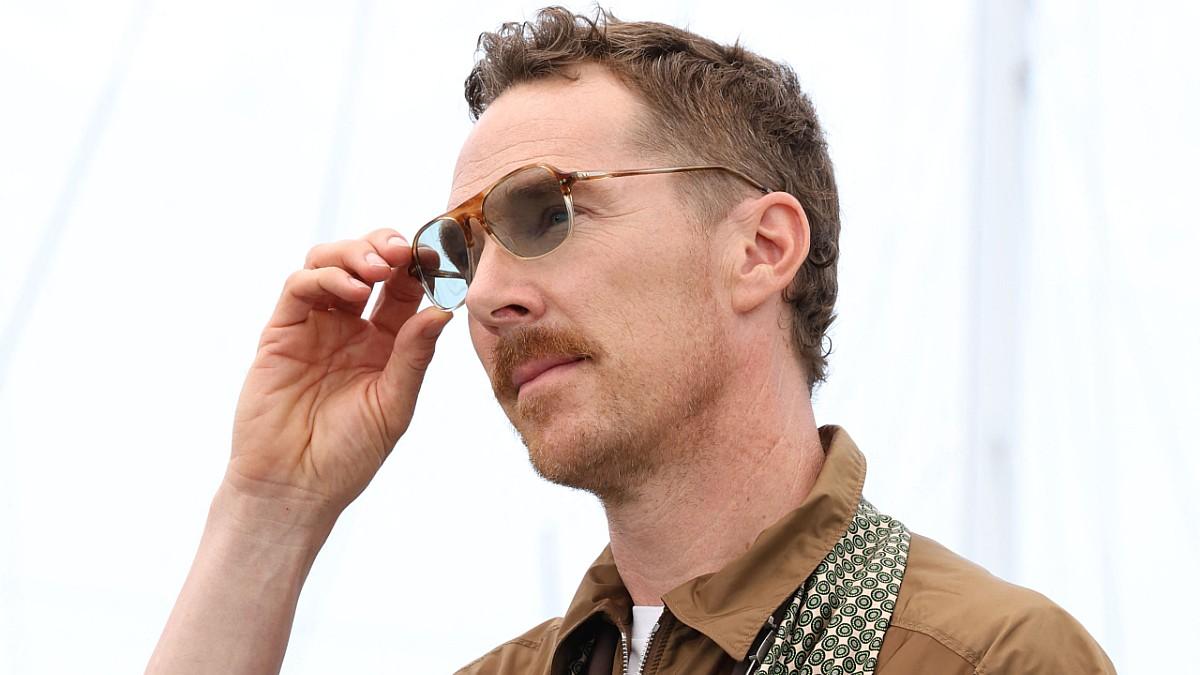 Benedict Cumberbatch became involved in a tense roadside confrontation in London after a cyclist accused the actor of repeatedly running red lights.