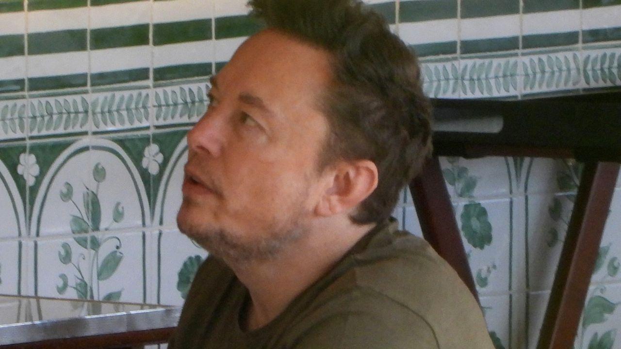 Image of Elon Musk and Donald Trump reportedly talk on calls about China, world events, and artificial intelligence.