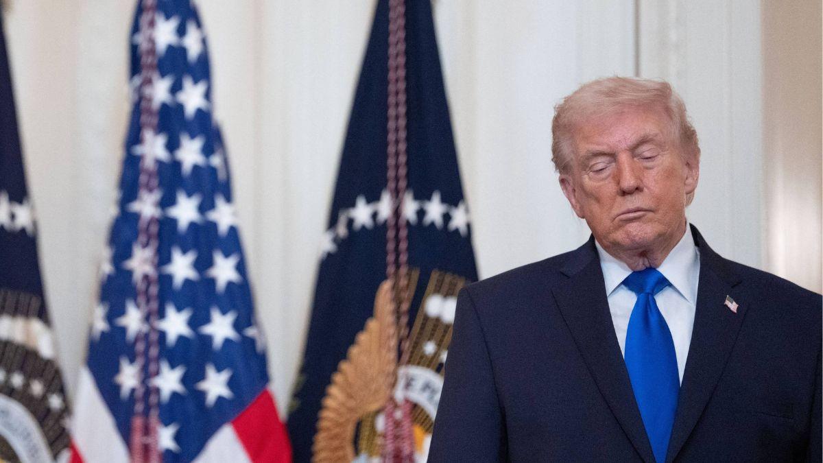 image of The POTUS appeared to be 'blinking' during another moment.