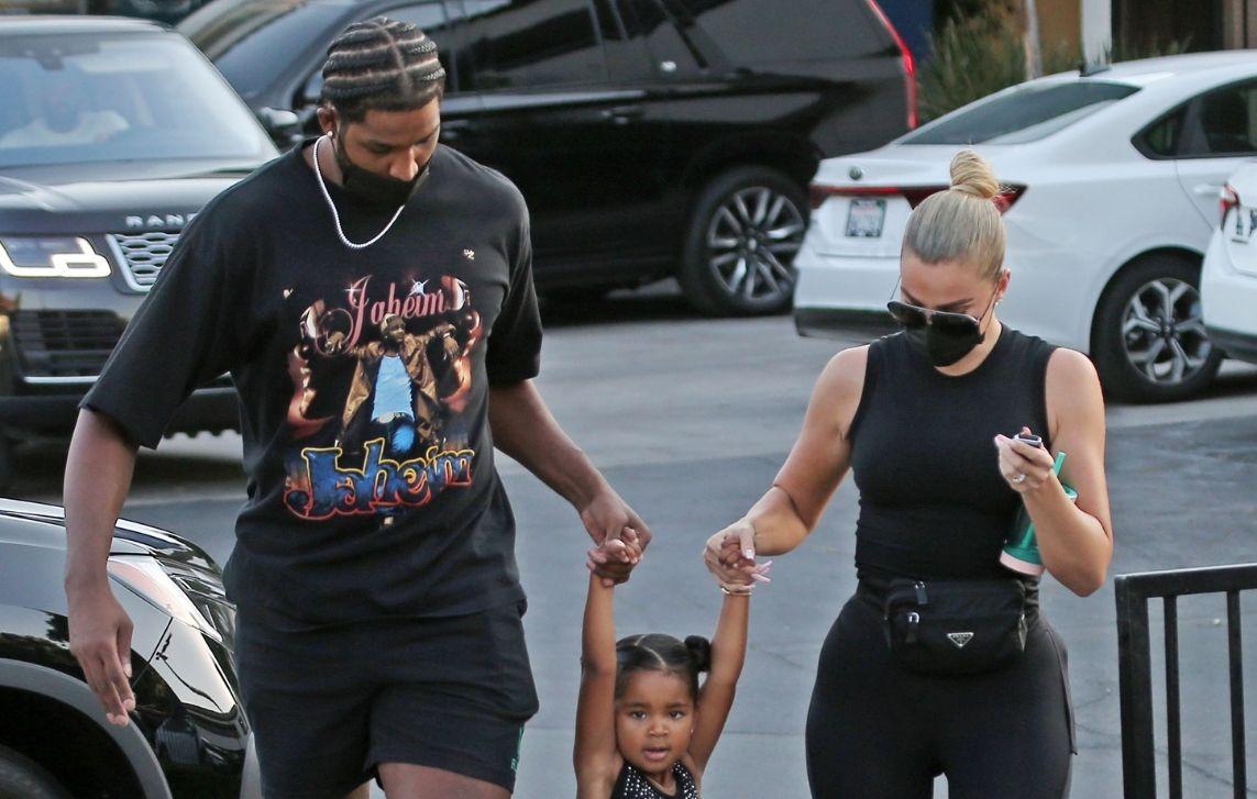 khloe kardashian delaying moving into new home tristan thompson paternity scandal