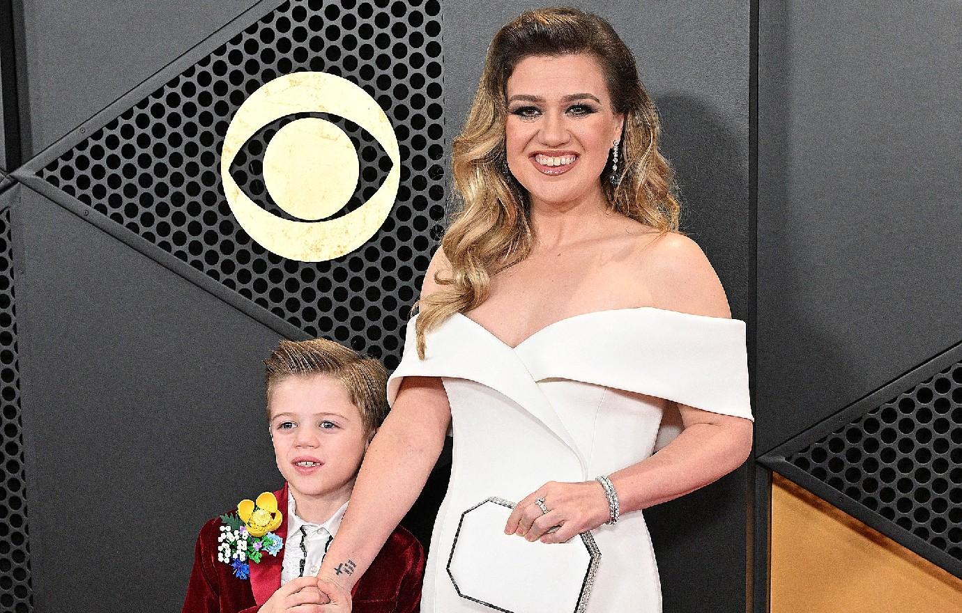 kelly clarkson grammys