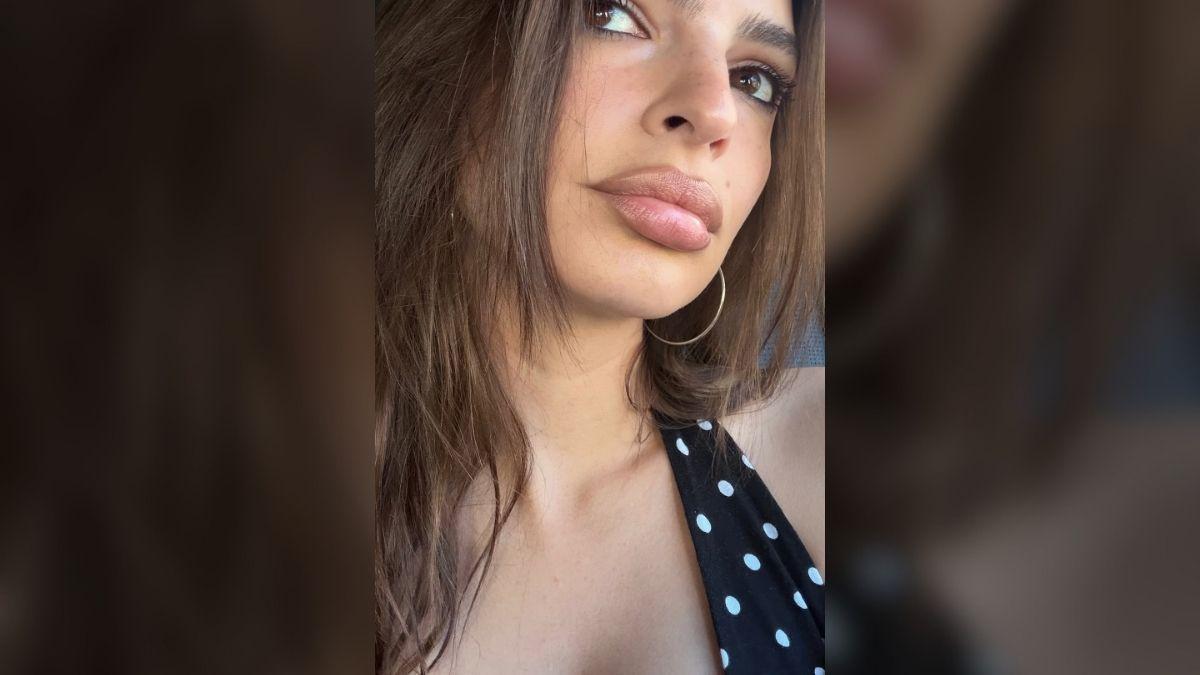 Photo of Emily Ratajkowsk shared a close-up shot, where she pouted her lips for the camera.