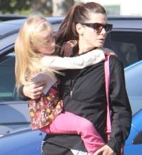 2010__03__sandra_bullock_march30a 207×225.jpg