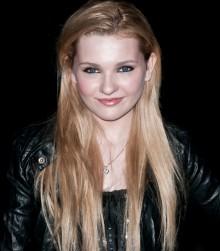 2011__04__abigail_breslin 220×300.jpg