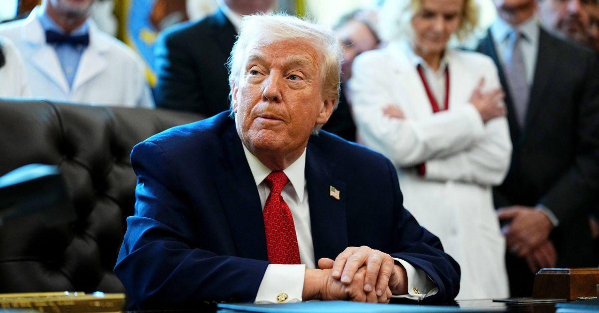 Photo of Donald Trump was slammed for using a mismatched shade on his hand.