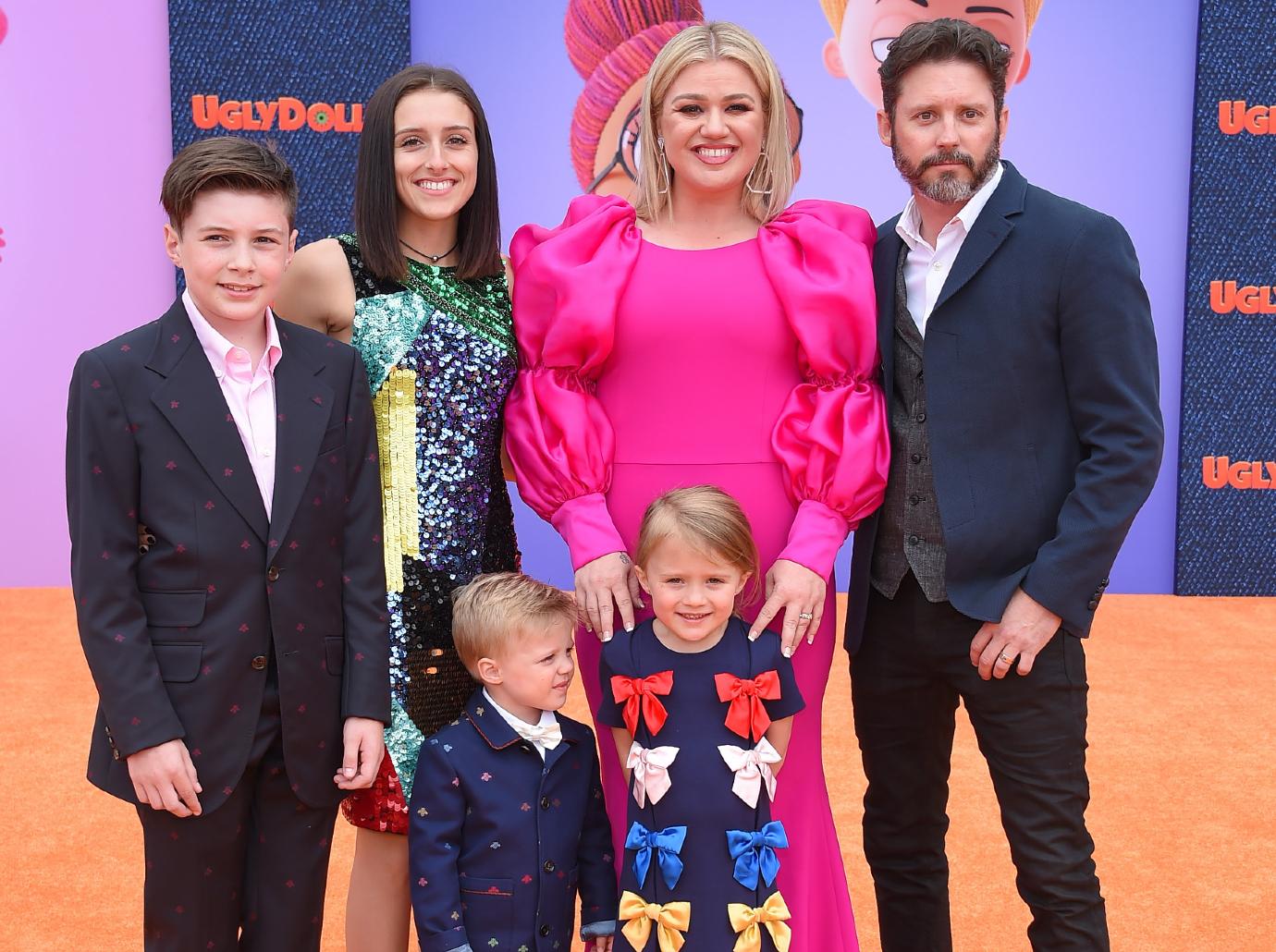 kelly clarkson family pic gallery