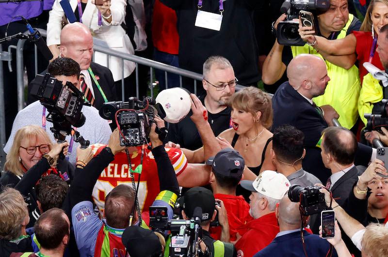 travis kelce taylor swift fans coachella