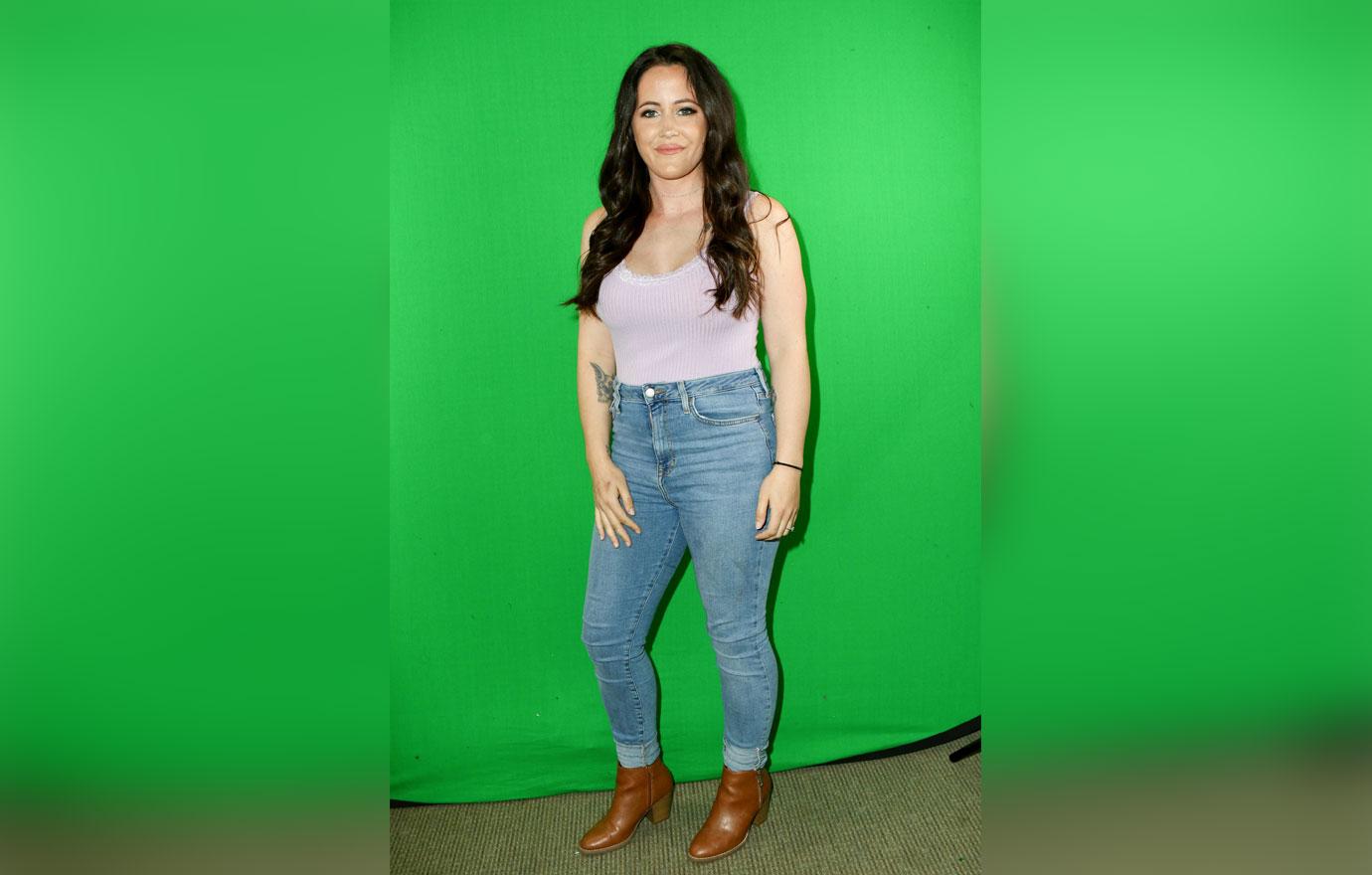 Jenelle Evans Wearing Tank Top And Jeans