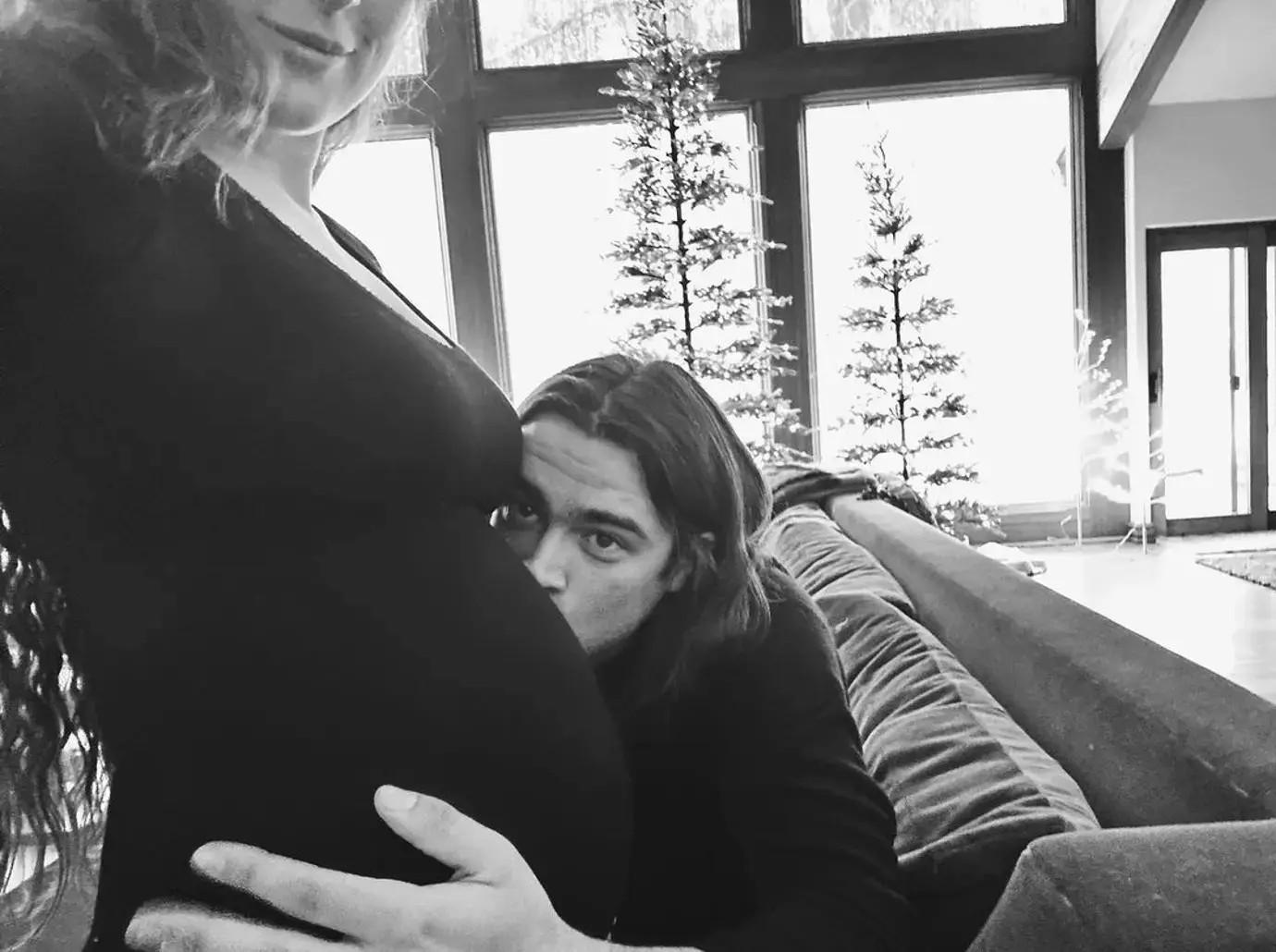 tallulah willis pic pregnant sister rumer showing growing baby bump