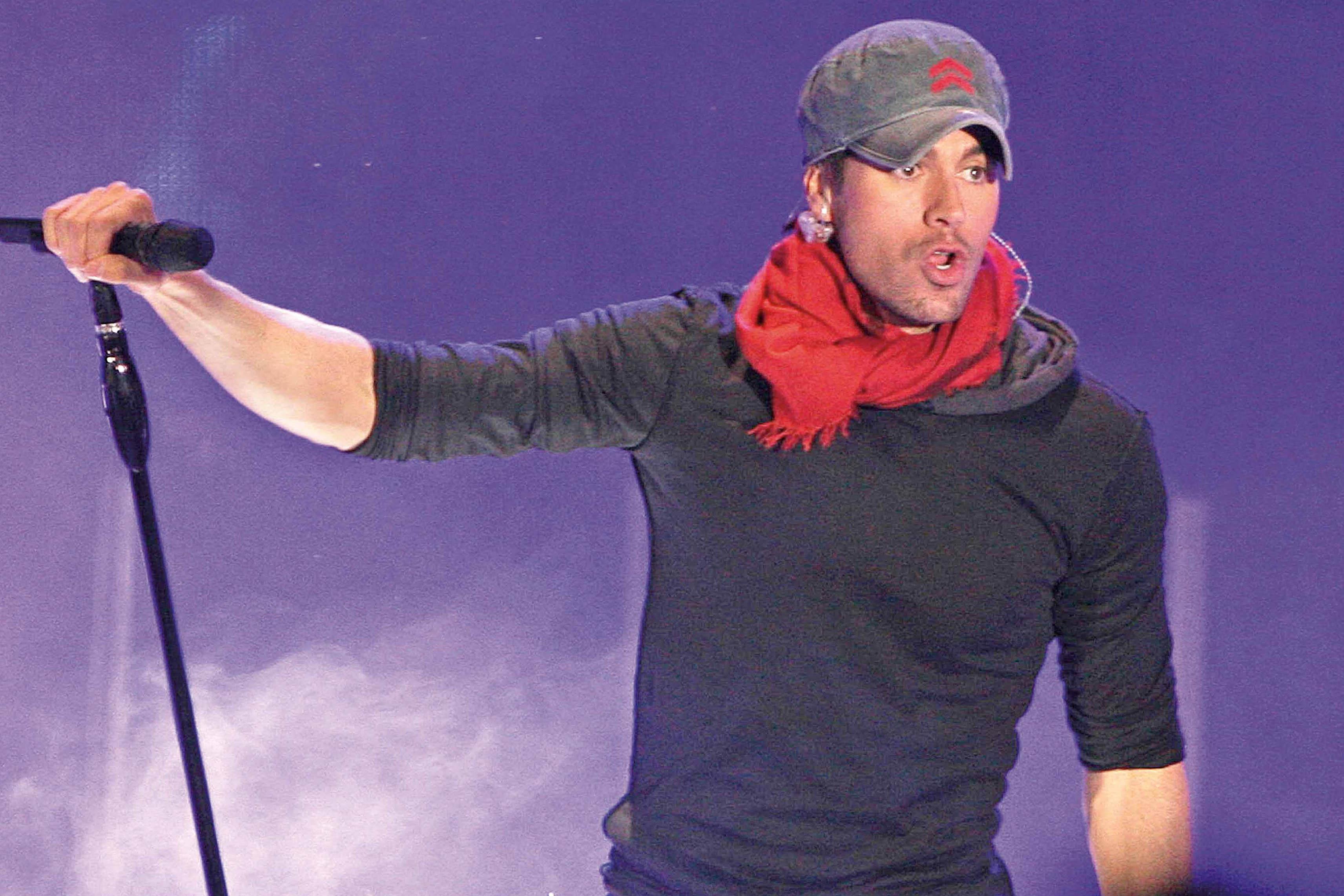 enrique iglesias: Enrique Iglesias Opens Up About Family Life with Anna  Kournikova and Their Three Kids - The Economic Times