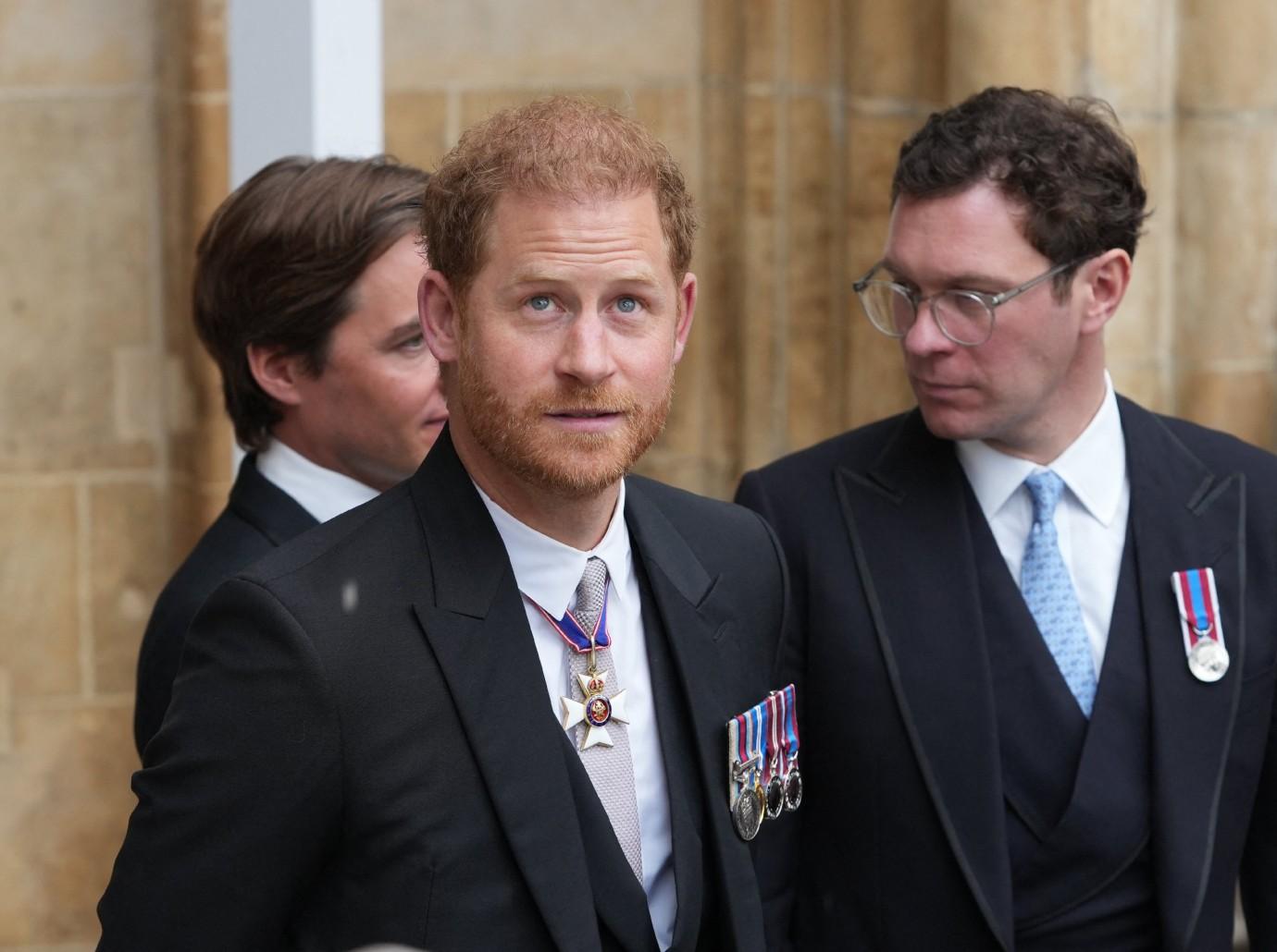 prince harry struggling find his way america ditching royal family