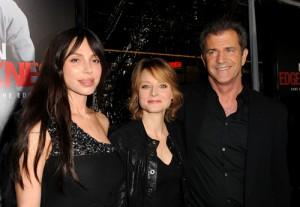 2010__09__Jodie_Foster_Mel_Gibson_Sept21newsne 300×207.jpg