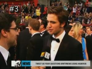 2011__03__Robert_Pattinson_Oscars_March16newsnea 300×224.jpg