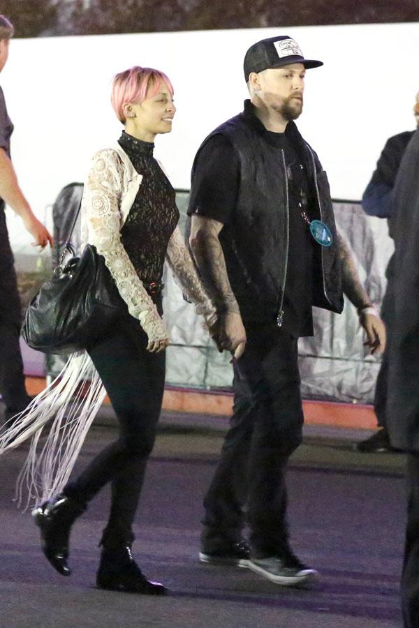 Nicole richie joel madden divorce rumors holding hands&#8211;02