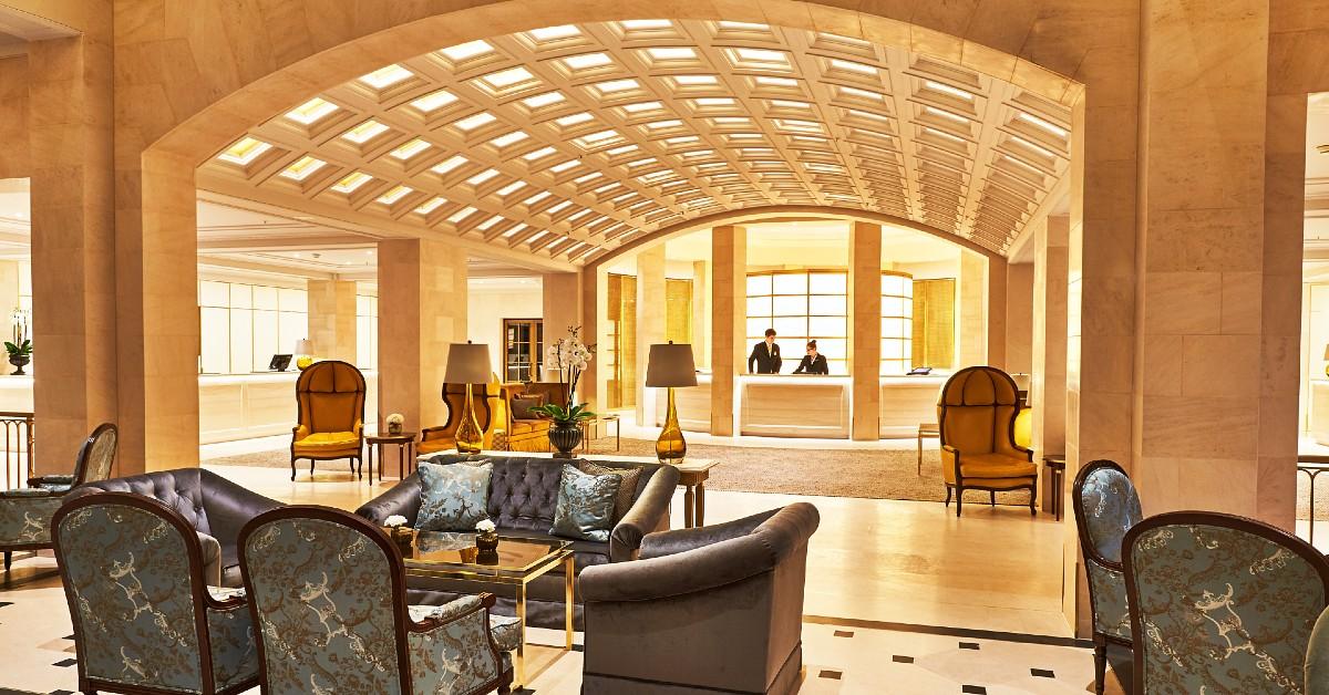 hotel adlon kempinskilobby and front desk