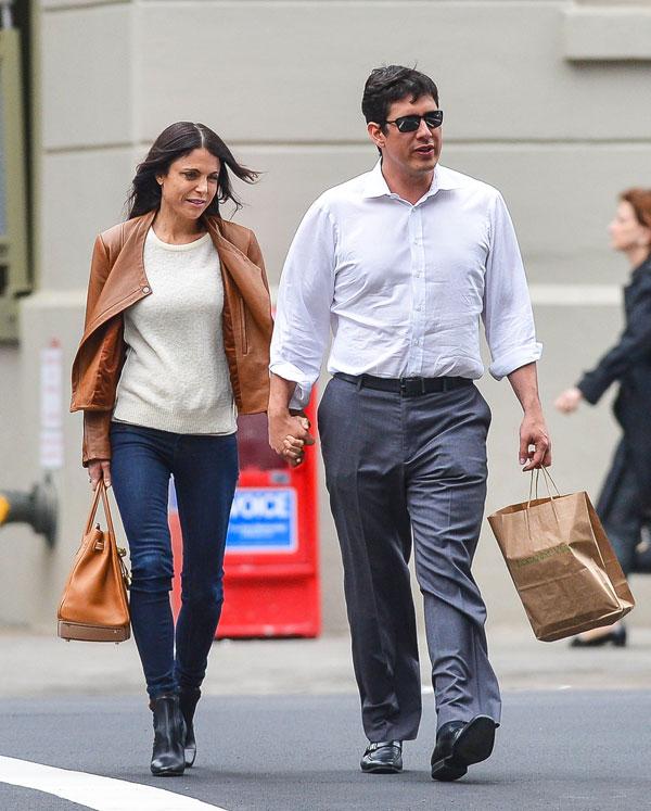 Bethenny frankel holding hands new man