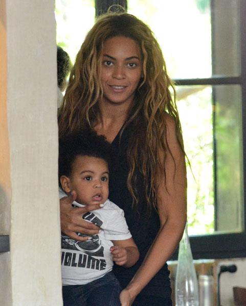 Ok_042513_news_beyonce blue ivy jay z paris 2_ _1.jpg