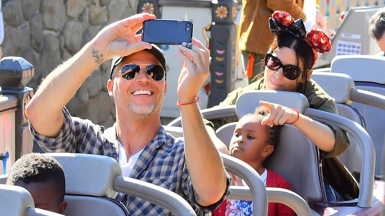 Image of Sandra Bullock previously dated Bryan Randall, from 2015 until his death in 2023.