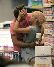 Kate Hudson's Dating Dax Shepard...