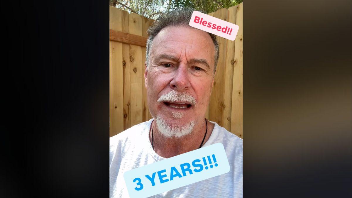 Photo of Dean McDermott is now three years sober.