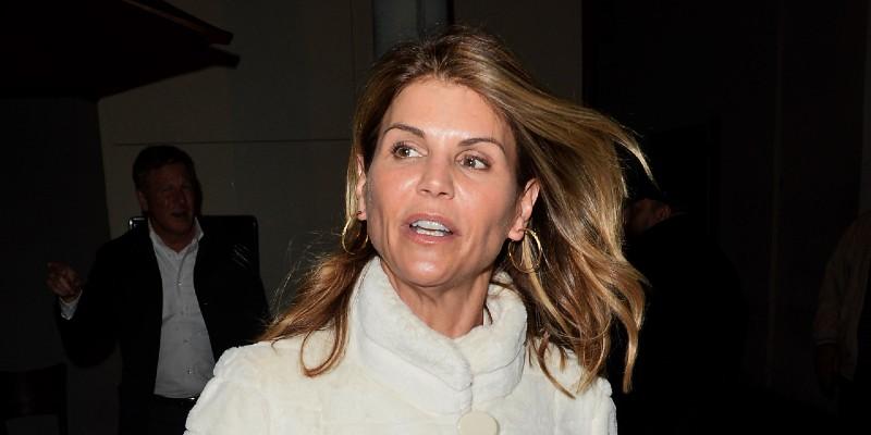 Lori Loughlin Begins Prison Sentence In College Admissions Scandal 4456