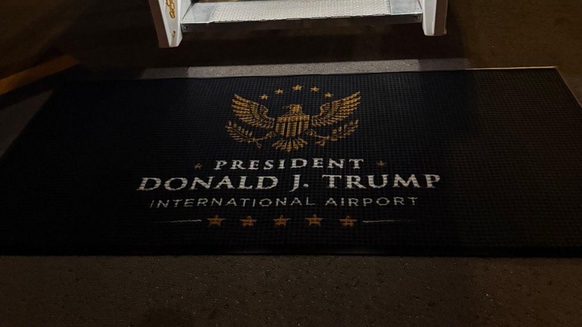 Photo of Eric Trump congratulated his father, Donald Trump, about the airport name change.