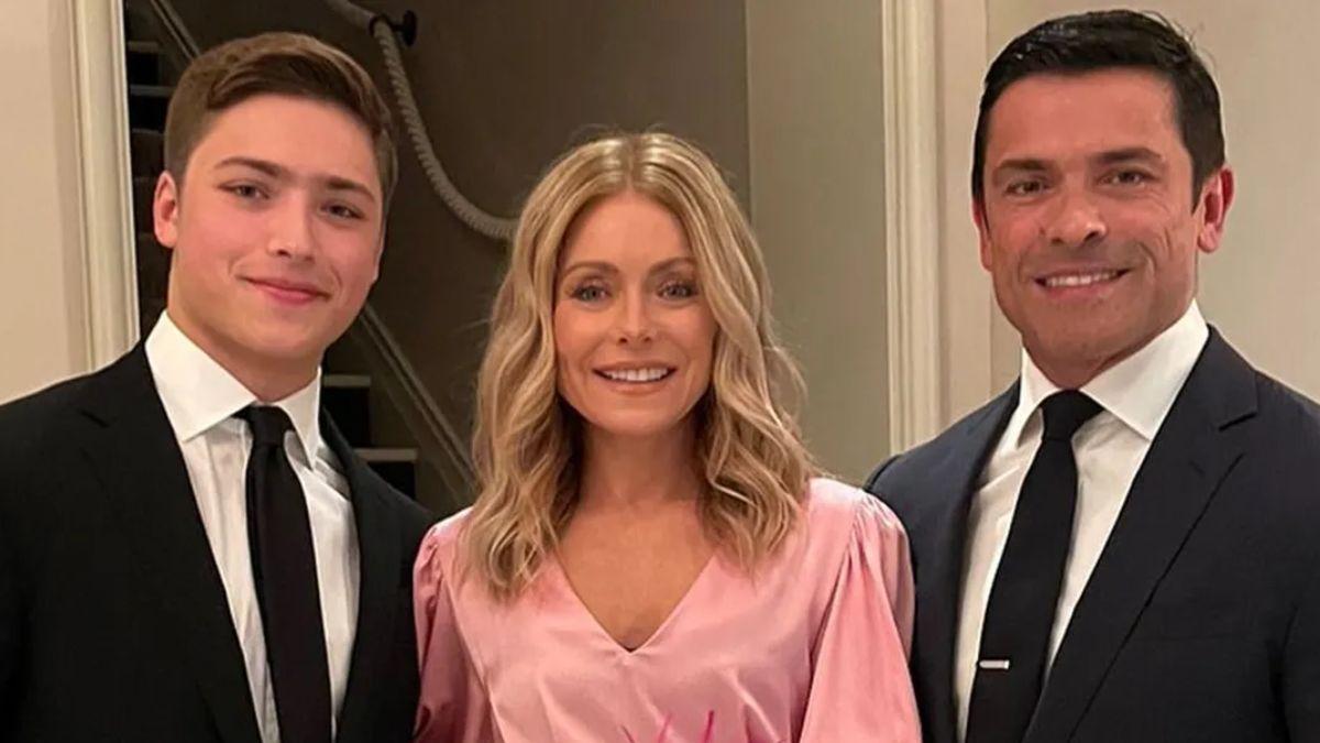 Photo of Joaquin Consuelos, Kelly Ripa and Mark Consuelos