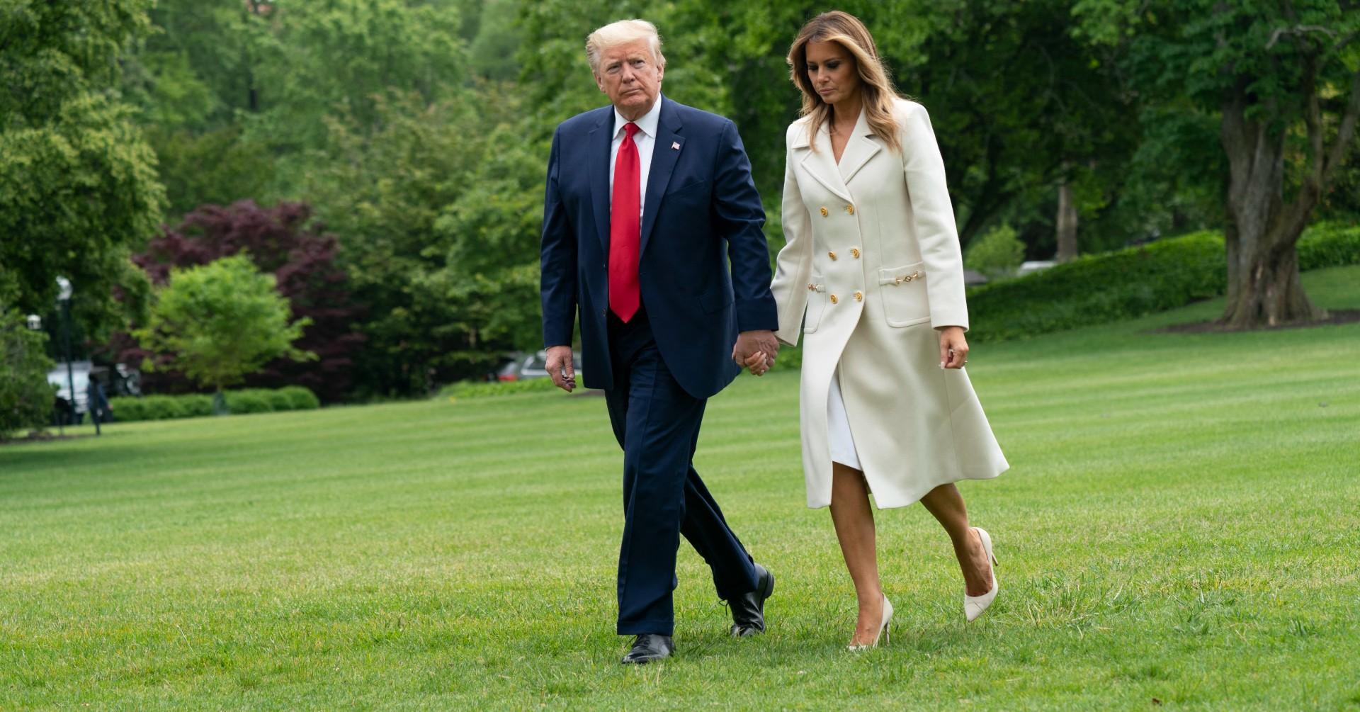 donald trump boasts women love me wife melania stays away