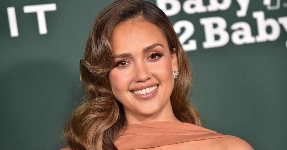 Jessica Alba Debuts New Tattoo Following Split From Cash Warren Photo(02)