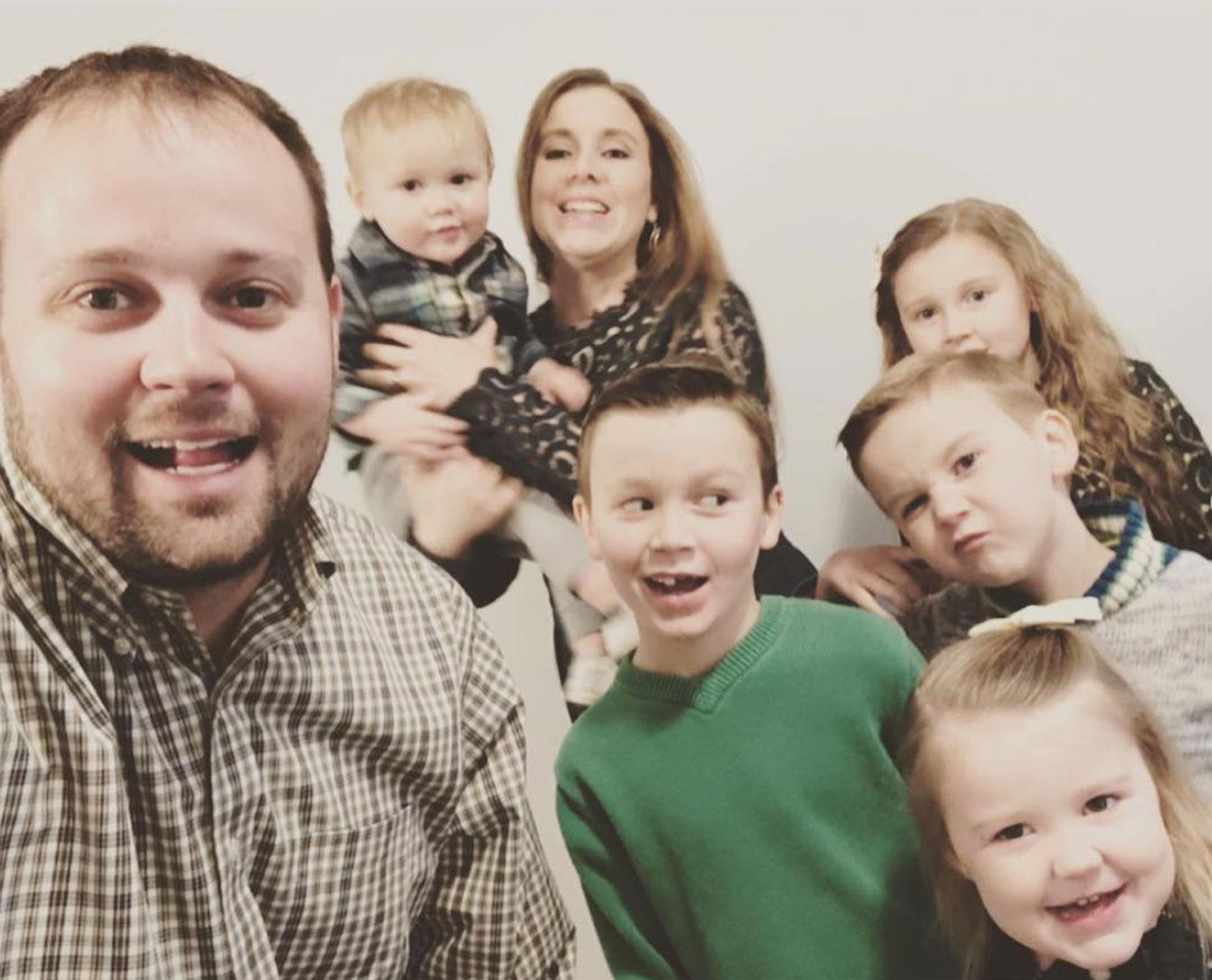 Anna And Josh Duggar With Their Kids