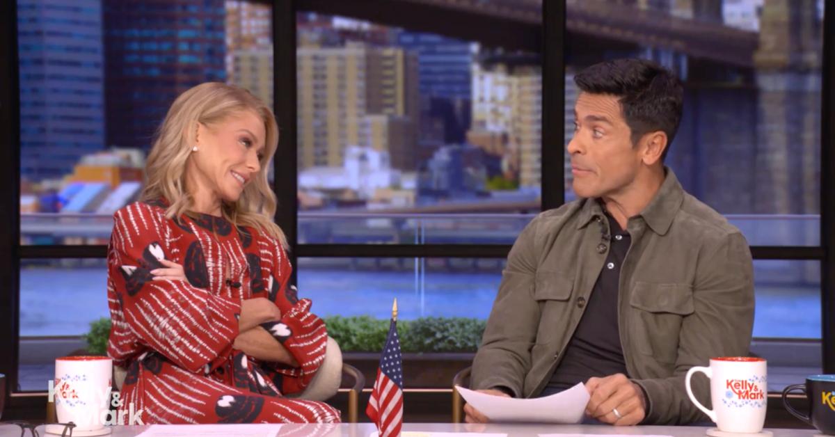 Image of Kelly Ripa said Mark Consuelos doesn't wait for her if she happens to be sitting behind him on a flight.
