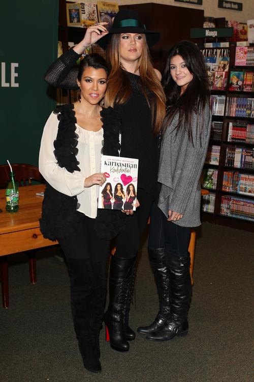 Kourtney khloe kardashian dec13 84_ _1.jpg