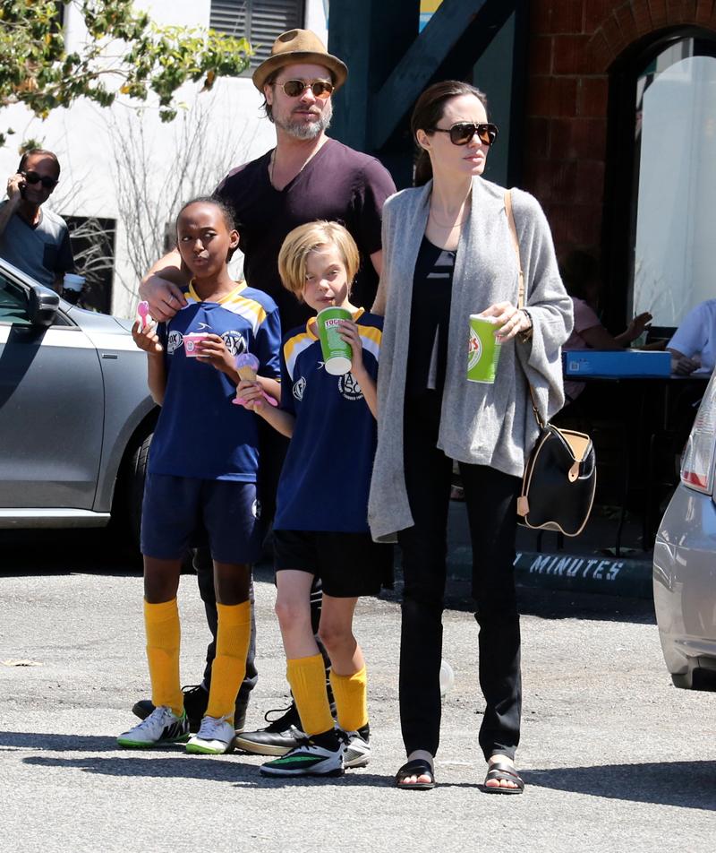 EXCLUSIVE: Brad Pitt &amp; Angelina Jolie go to lunch with their kids in Hollywood.