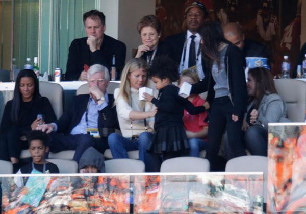 Blue ivy superbowl gwyneth paltrow 05