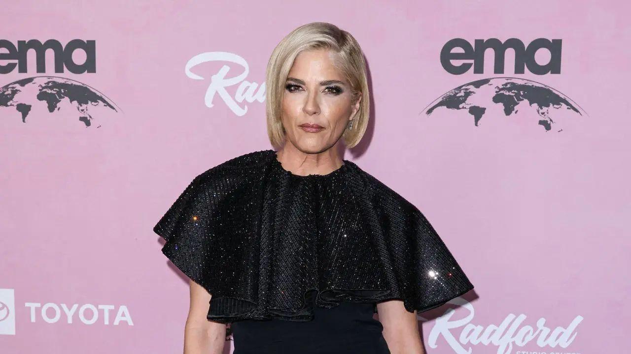 Photo of A representative for Selma Blair claimed that she 'did not intend to harm anyone' when she was arrested following a medical emergency aboard a flight.