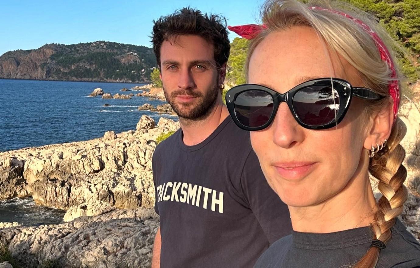 hunky aaron taylor johnson shows abs vacation with wife sam photo