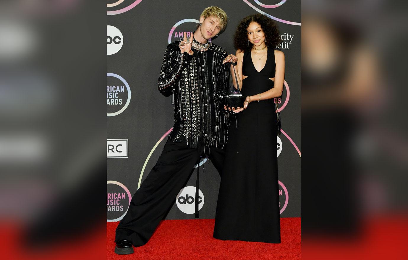 machine gun kelly attends american music awards daughter casie