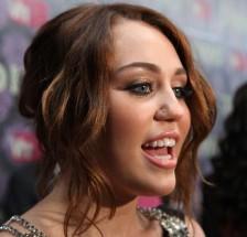 2009__11__mileycyrus 224&#215;215.jpg