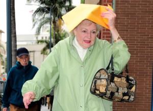 2010__04__Betty_White_April21_256 300×218.jpg