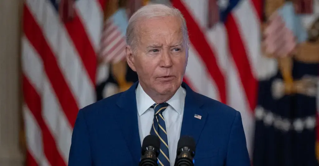 joe biden shows signs cognitive decline lawmakers concern cheat sheets